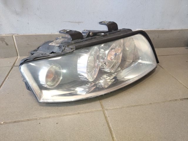 bontott AUDI A4 B6 Jobb Fényszóró