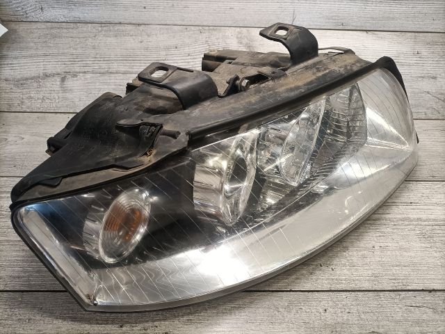 bontott AUDI A4 B6 Jobb Fényszóró
