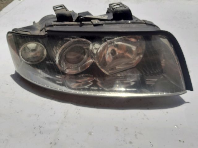 bontott AUDI A4 B6 Jobb Fényszóró