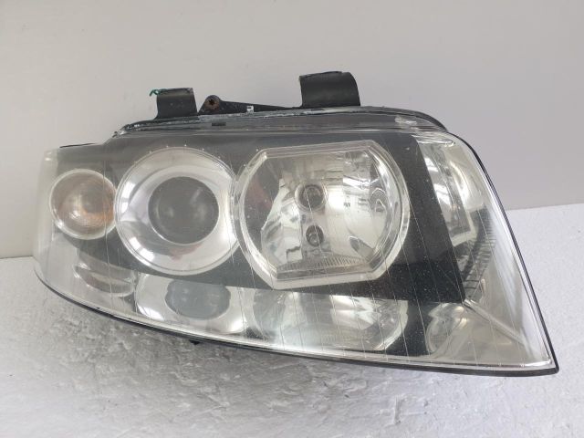 bontott AUDI A4 B6 Jobb Fényszóró