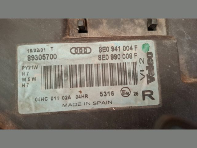 bontott AUDI A4 B6 Jobb Fényszóró