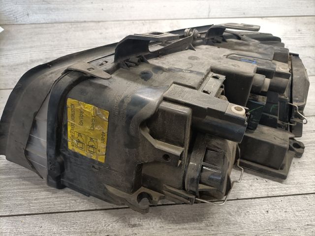 bontott AUDI A4 B6 Jobb Fényszóró