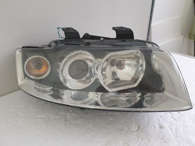 bontott AUDI A4 B6 Jobb Fényszóró