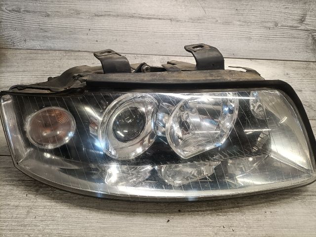 bontott AUDI A4 B6 Jobb Fényszóró
