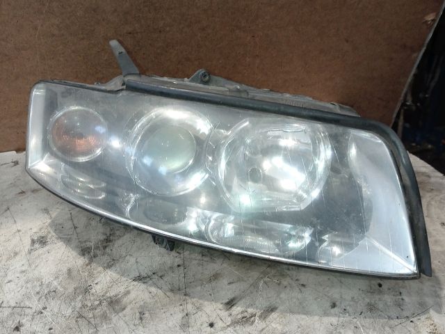 bontott AUDI A4 B6 Jobb Fényszóró