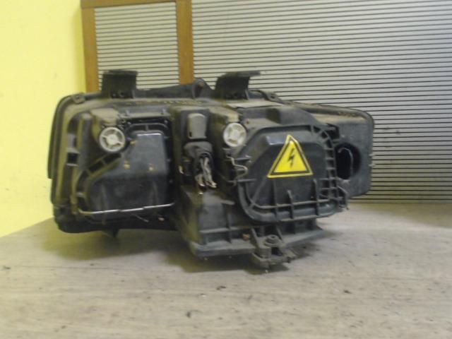 bontott AUDI A4 B6 Jobb Fényszóró