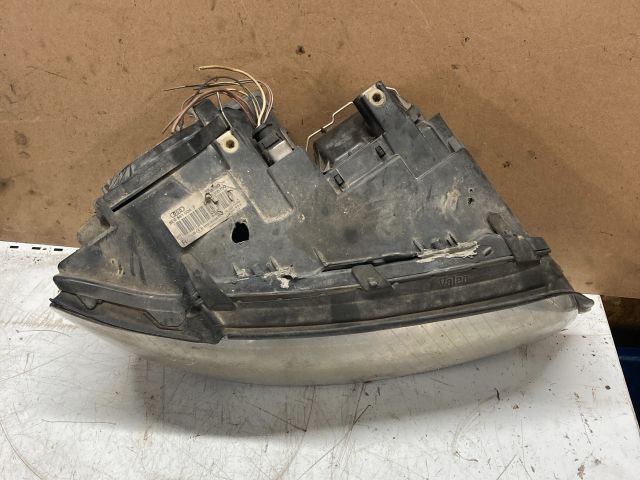 bontott AUDI A4 B6 Jobb Fényszóró