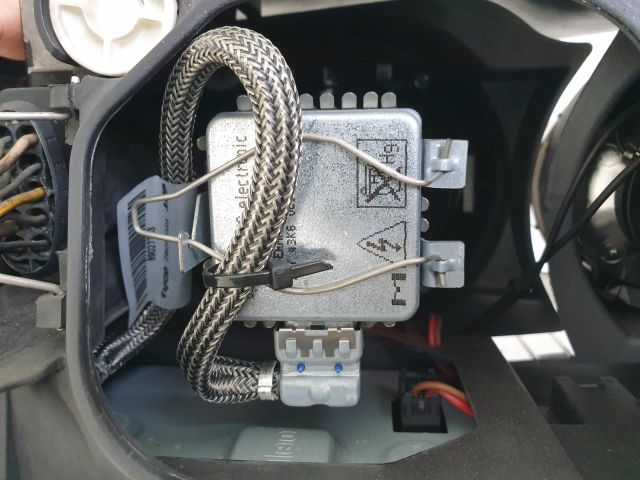 bontott AUDI A4 B6 Jobb Fényszóró