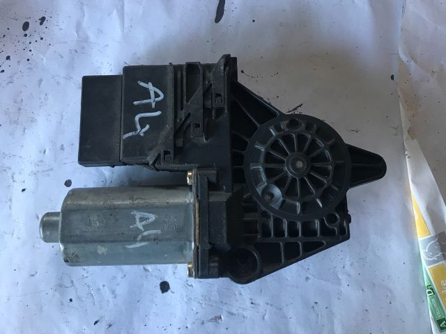 bontott AUDI A4 B6 Jobb hátsó Ablakemelő Motor