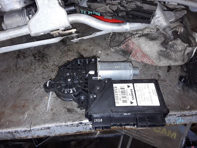 bontott AUDI A4 B6 Jobb hátsó Ablakemelő Motor