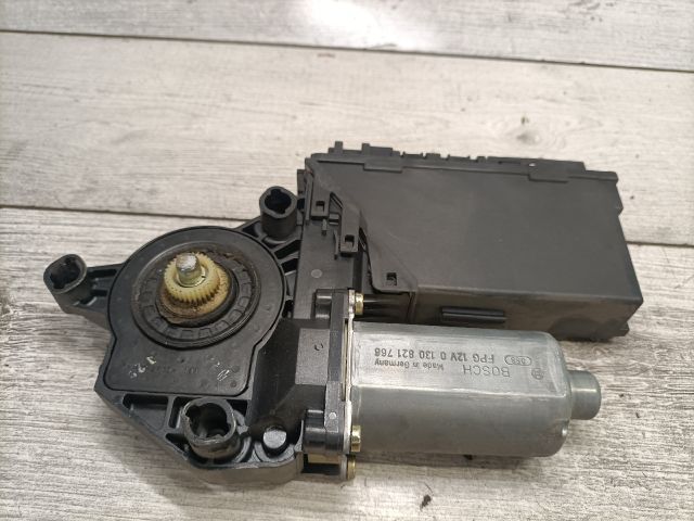 bontott AUDI A4 B6 Jobb hátsó Ablakemelő Motor