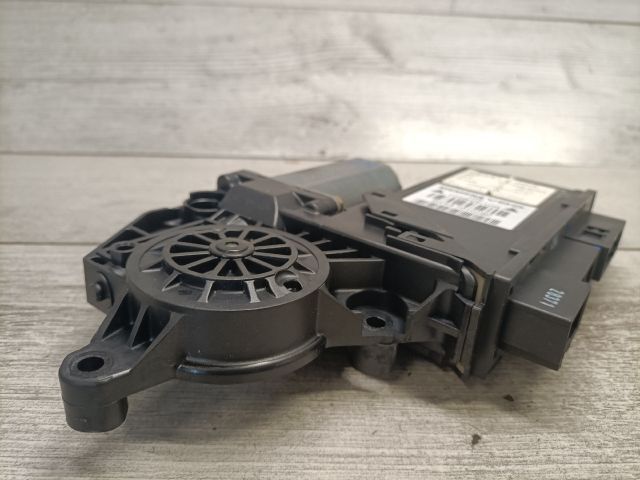 bontott AUDI A4 B6 Jobb hátsó Ablakemelő Motor