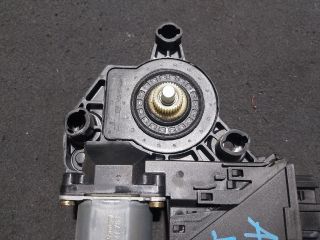 bontott AUDI A4 B6 Jobb hátsó Ablakemelő Motor