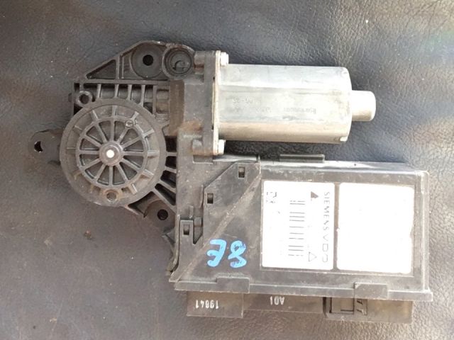 bontott AUDI A4 B6 Jobb hátsó Ablakemelő Motor