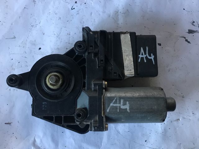 bontott AUDI A4 B6 Jobb hátsó Ablakemelő Motor