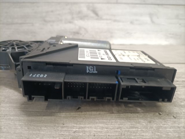 bontott AUDI A4 B6 Jobb hátsó Ablakemelő Motor