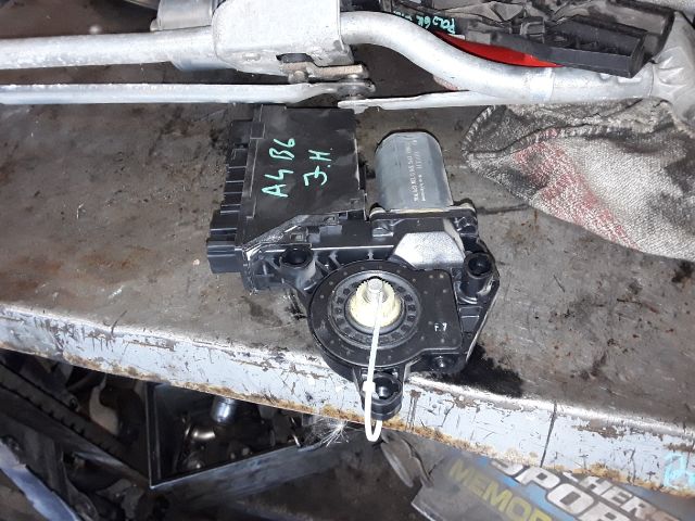 bontott AUDI A4 B6 Jobb hátsó Ablakemelő Motor