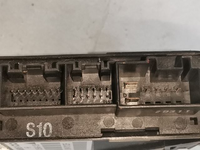 bontott AUDI A4 B6 Jobb hátsó Ablakemelő Motor