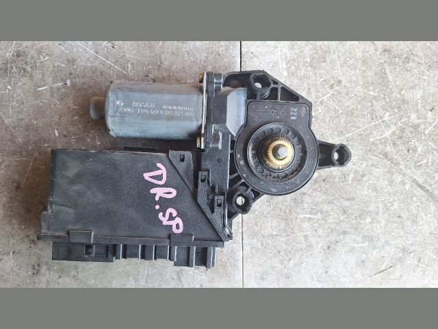 bontott AUDI A4 B6 Jobb hátsó Ablakemelő Motor