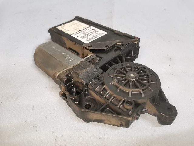 bontott AUDI A4 B6 Jobb hátsó Ablakemelő Motor