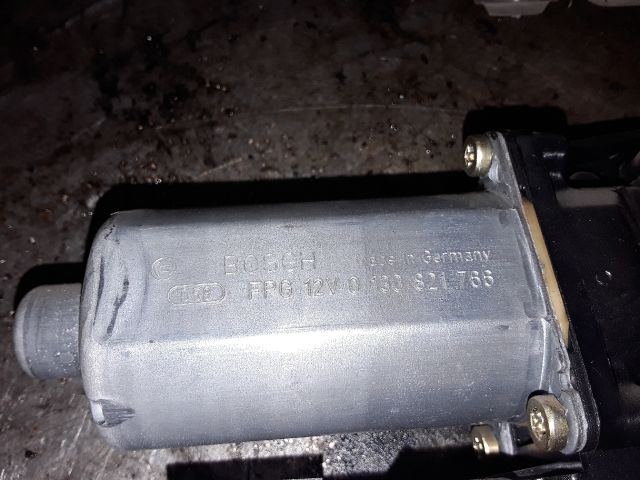 bontott AUDI A4 B6 Jobb hátsó Ablakemelő Motor
