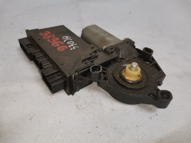 bontott AUDI A4 B6 Jobb hátsó Ablakemelő Motor