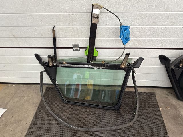 bontott AUDI A4 B6 Jobb hátsó Ablakemelő Szerkezet (Elektromos)