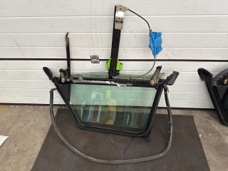 bontott AUDI A4 B6 Jobb hátsó Ablakemelő Szerkezet (Elektromos)