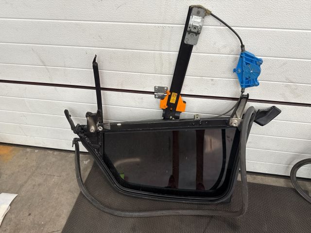 bontott AUDI A4 B6 Jobb hátsó Ablakemelő Szerkezet (Elektromos)