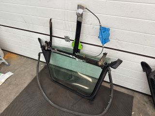 bontott AUDI A4 B6 Jobb hátsó Ablakemelő Szerkezet (Elektromos)