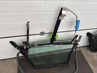 bontott AUDI A4 B6 Jobb hátsó Ablakemelő Szerkezet (Elektromos)