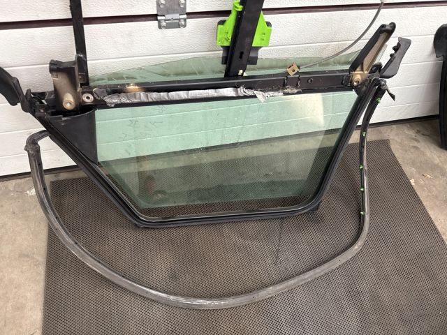 bontott AUDI A4 B6 Jobb hátsó Ablakemelő Szerkezet (Elektromos)