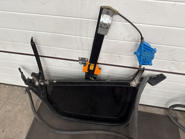 bontott AUDI A4 B6 Jobb hátsó Ablakemelő Szerkezet (Elektromos)