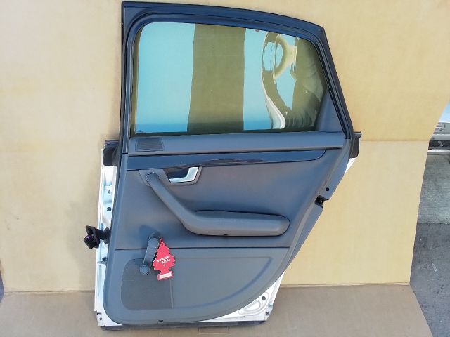 bontott AUDI A4 B6 Jobb hátsó Ajtó (Részeivel)