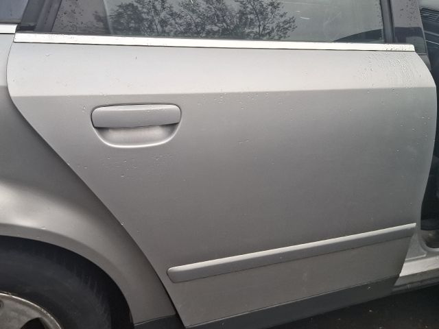 bontott AUDI A4 B6 Jobb hátsó Ajtó (Részeivel)
