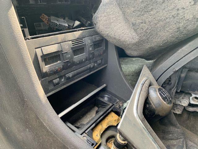 bontott AUDI A4 B6 Jobb hátsó Ajtó (Üres lemez)