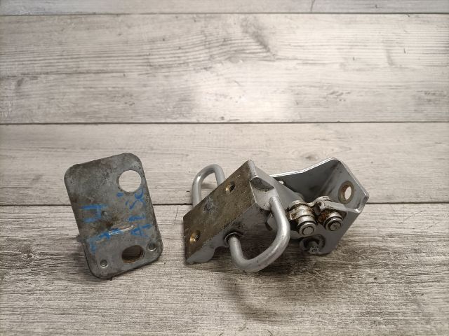 bontott AUDI A4 B6 Jobb hátsó Alsó Zsanér