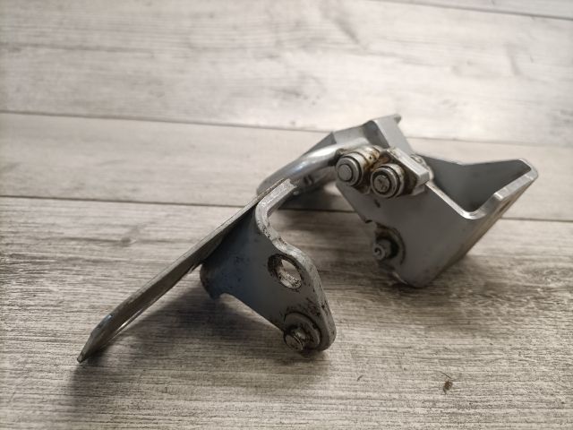 bontott AUDI A4 B6 Jobb hátsó Alsó Zsanér