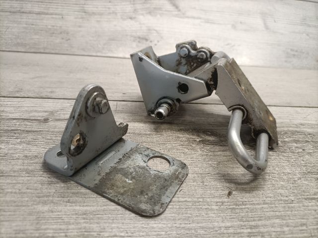 bontott AUDI A4 B6 Jobb hátsó Alsó Zsanér