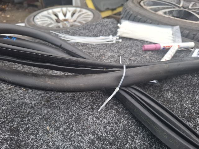 bontott AUDI A4 B6 Jobb hátsó Gumikéder