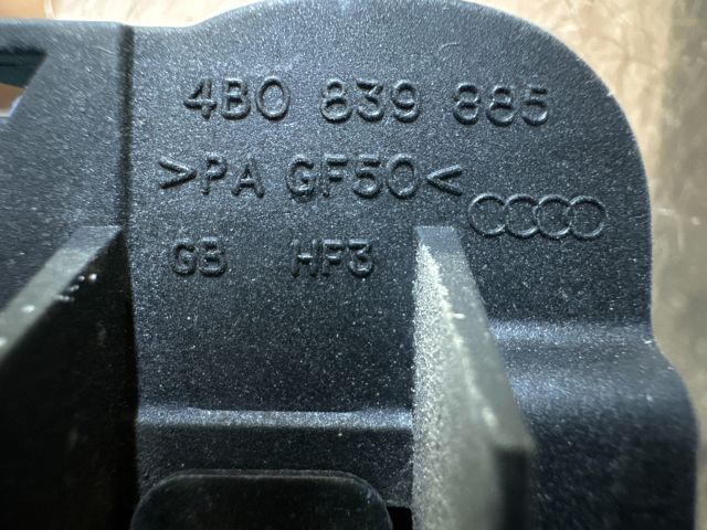 bontott AUDI A4 B6 Jobb hátsó Külső Kilincs