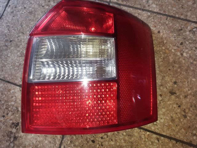 bontott AUDI A4 B6 Jobb hátsó Lámpabúra