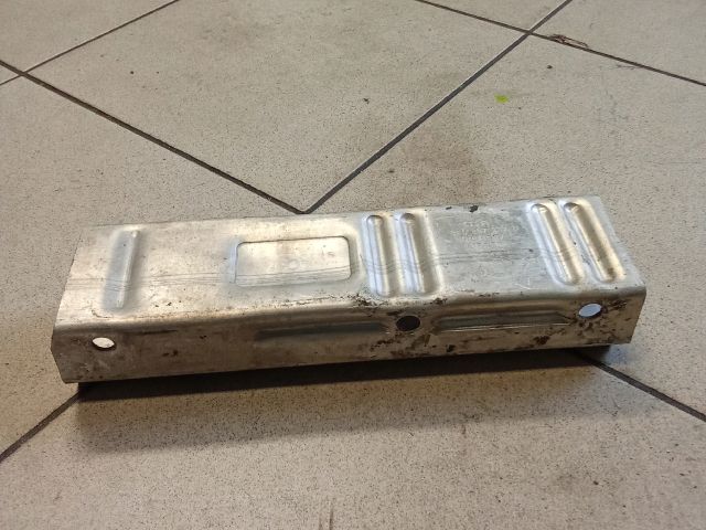 bontott AUDI A4 B6 Jobb hátsó Lökhárító Merevítő (Fém)