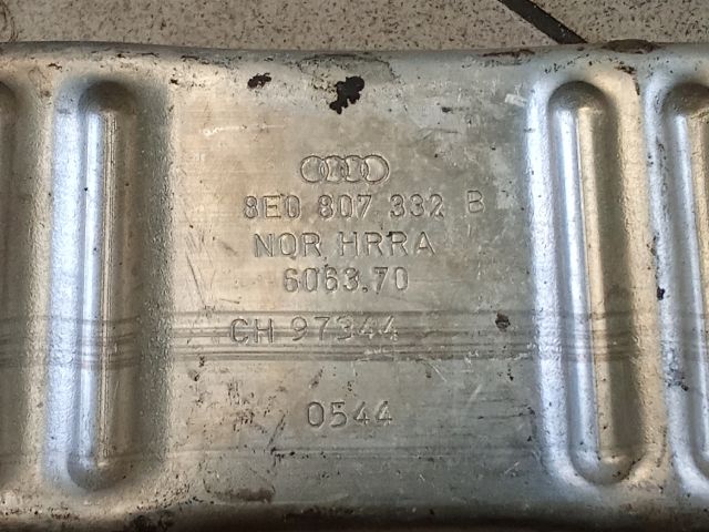 bontott AUDI A4 B6 Jobb hátsó Lökhárító Merevítő (Fém)