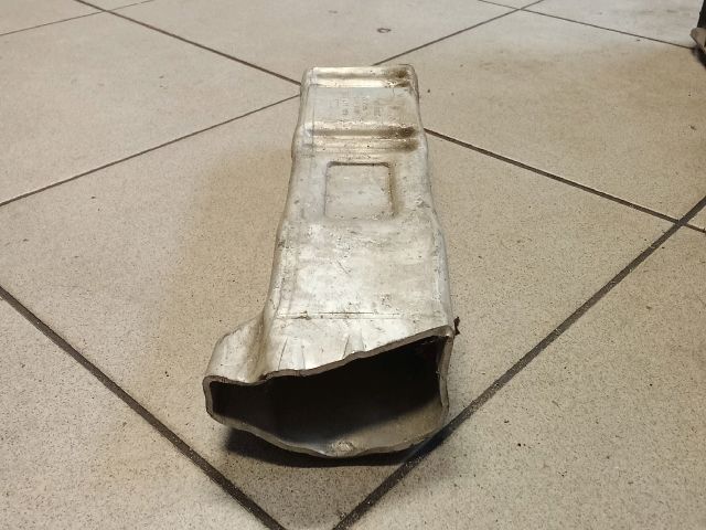 bontott AUDI A4 B6 Jobb hátsó Lökhárító Merevítő (Fém)