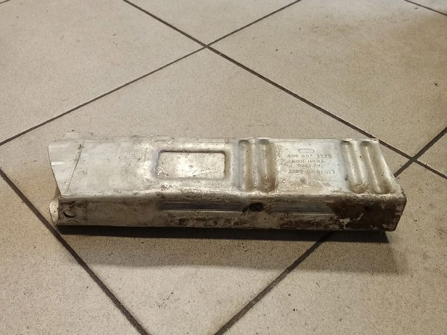 bontott AUDI A4 B6 Jobb hátsó Lökhárító Merevítő (Fém)