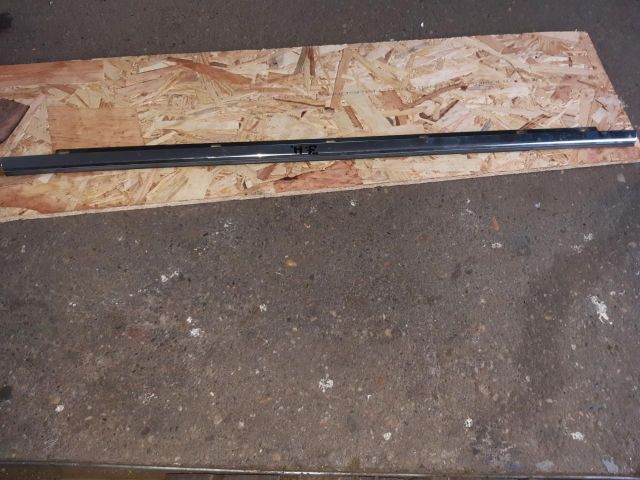 bontott AUDI A4 B6 Jobb hátsó Vízlehúzó Gumicsík