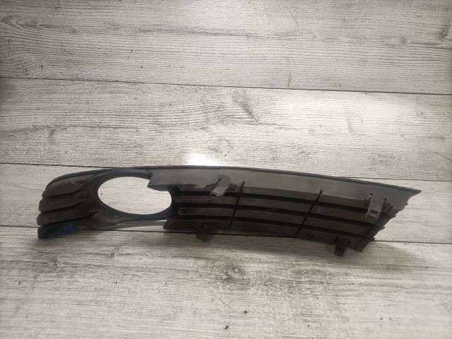 bontott AUDI A4 B6 Jobb Ködfényszóró Lámpakeret