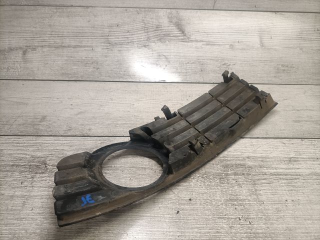 bontott AUDI A4 B6 Jobb Ködfényszóró Lámpakeret