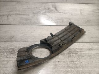 bontott AUDI A4 B6 Jobb Ködfényszóró Lámpakeret